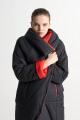 BiBi 2276 Yüksek Hakim Yakalı, İçi Kırmızı Siyah Uzun Mont