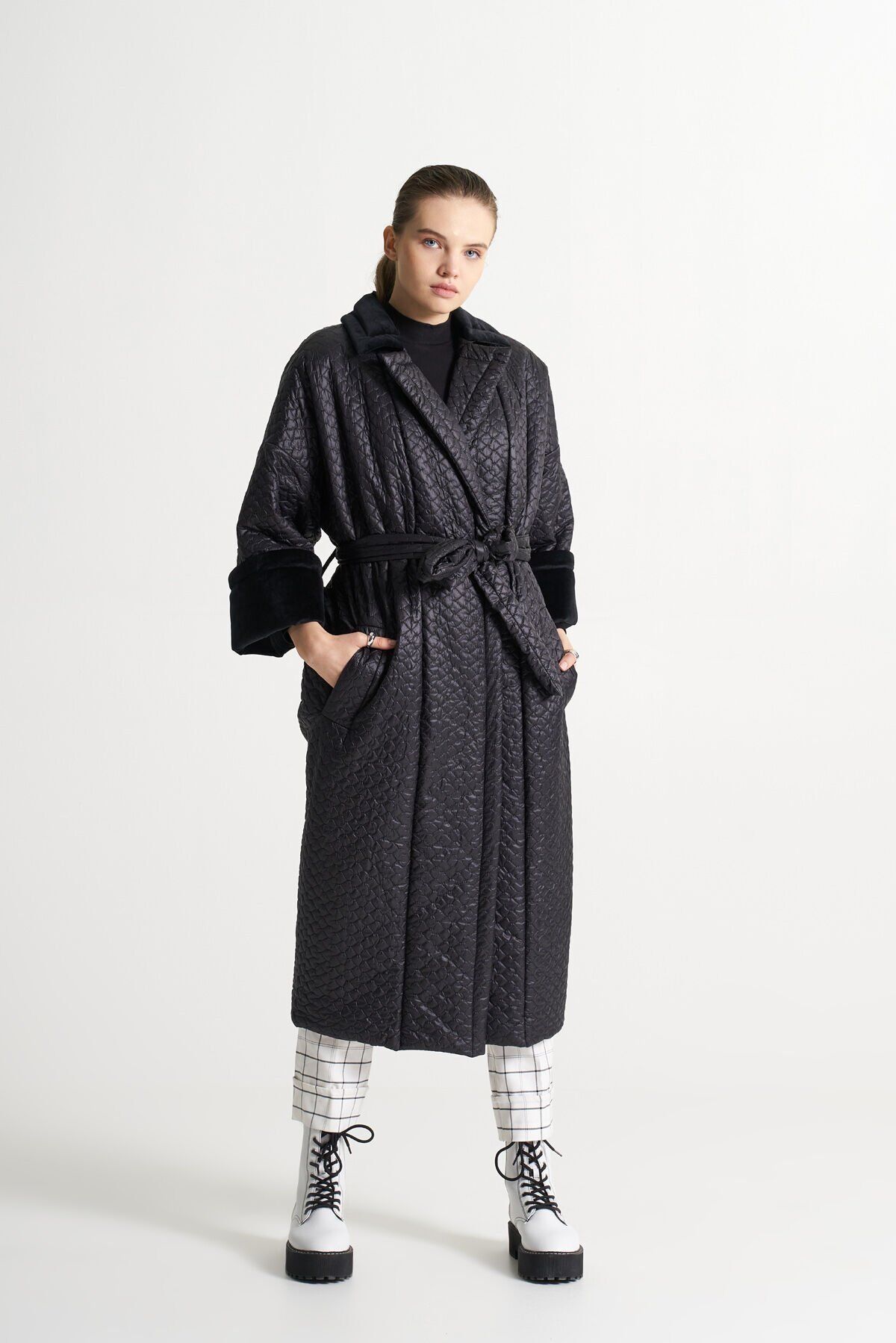 BiBi 2328 Kuşaklı Kadife Kumaş Ayrıntılı Kadın Kaban