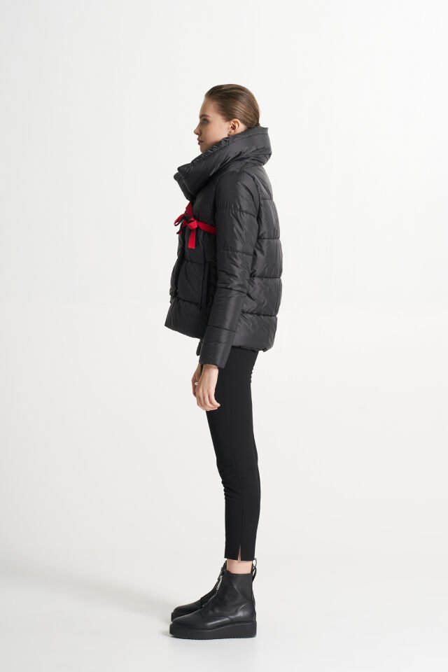 BiBi 2260 Kırmızı Kurdale Detaylı Siyah Kısa Kadın Mont