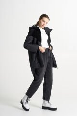 BiBi 2216 Kadife Detaylı Siyah Kadın Mont