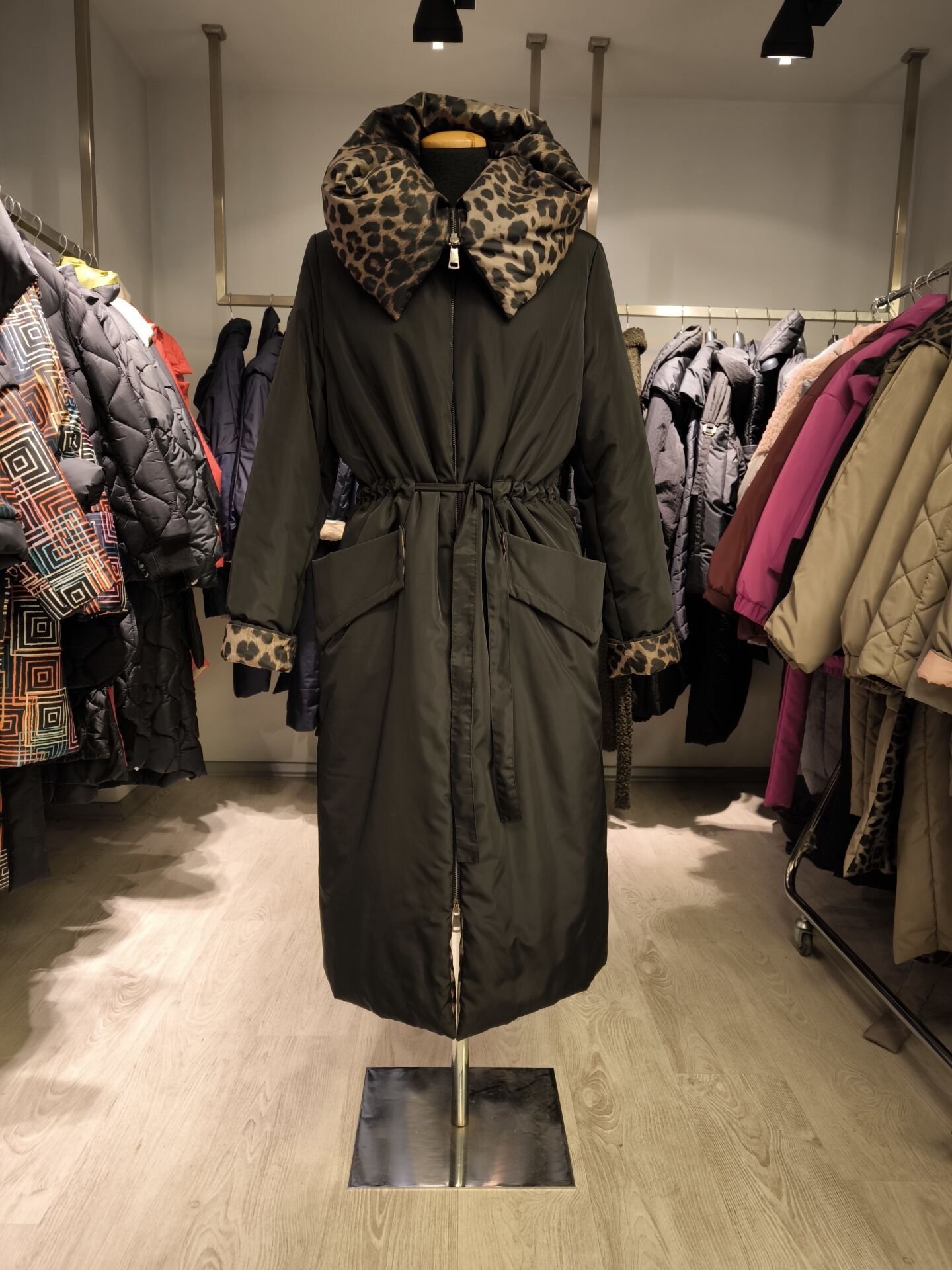 BiBi 2528 İçi Leoparlı Beli Büzgülü Siyah Kadın Kaban