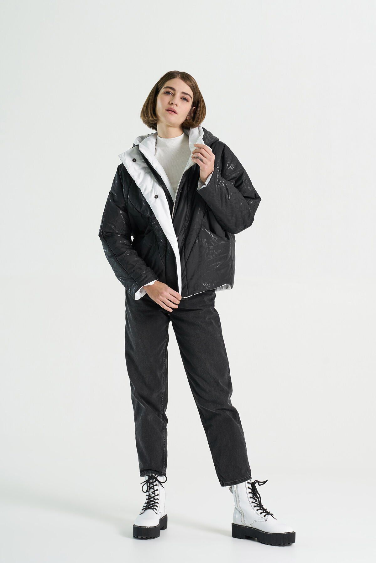 BiBi 2322 Desenli Parlak Kumaş Siyah kadın mont