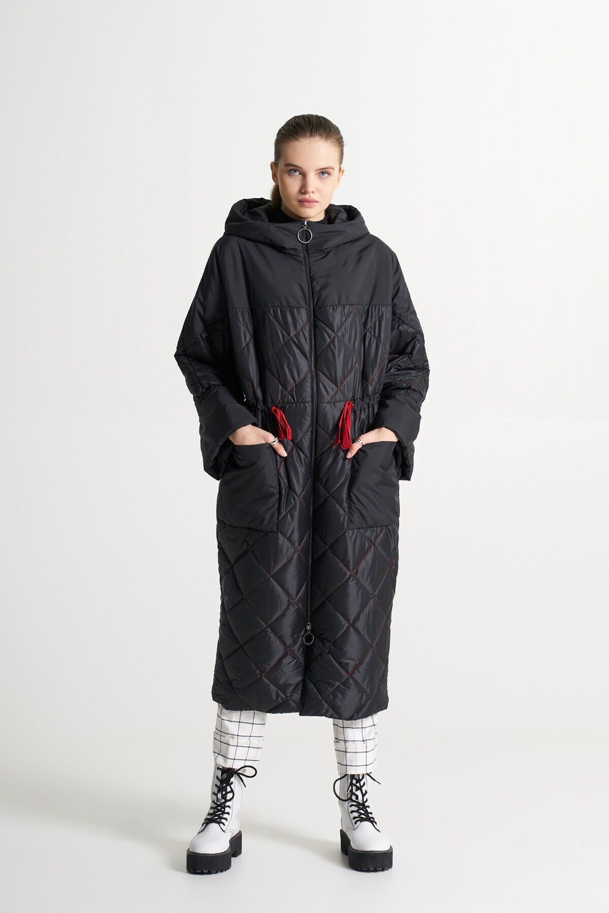 BiBi 2206 Kırmızı Bağcık Detaylı Siyah Uzun Kadın Mont