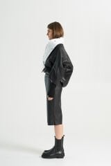 BiBi 2088 Çift Taraflı Siyah puantiyeli ve Düz Siyah Kısa Kadın Mont