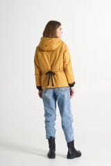 BiBi 2108 Sırtta Kurdela Detaylı Sarı Kadın Mont