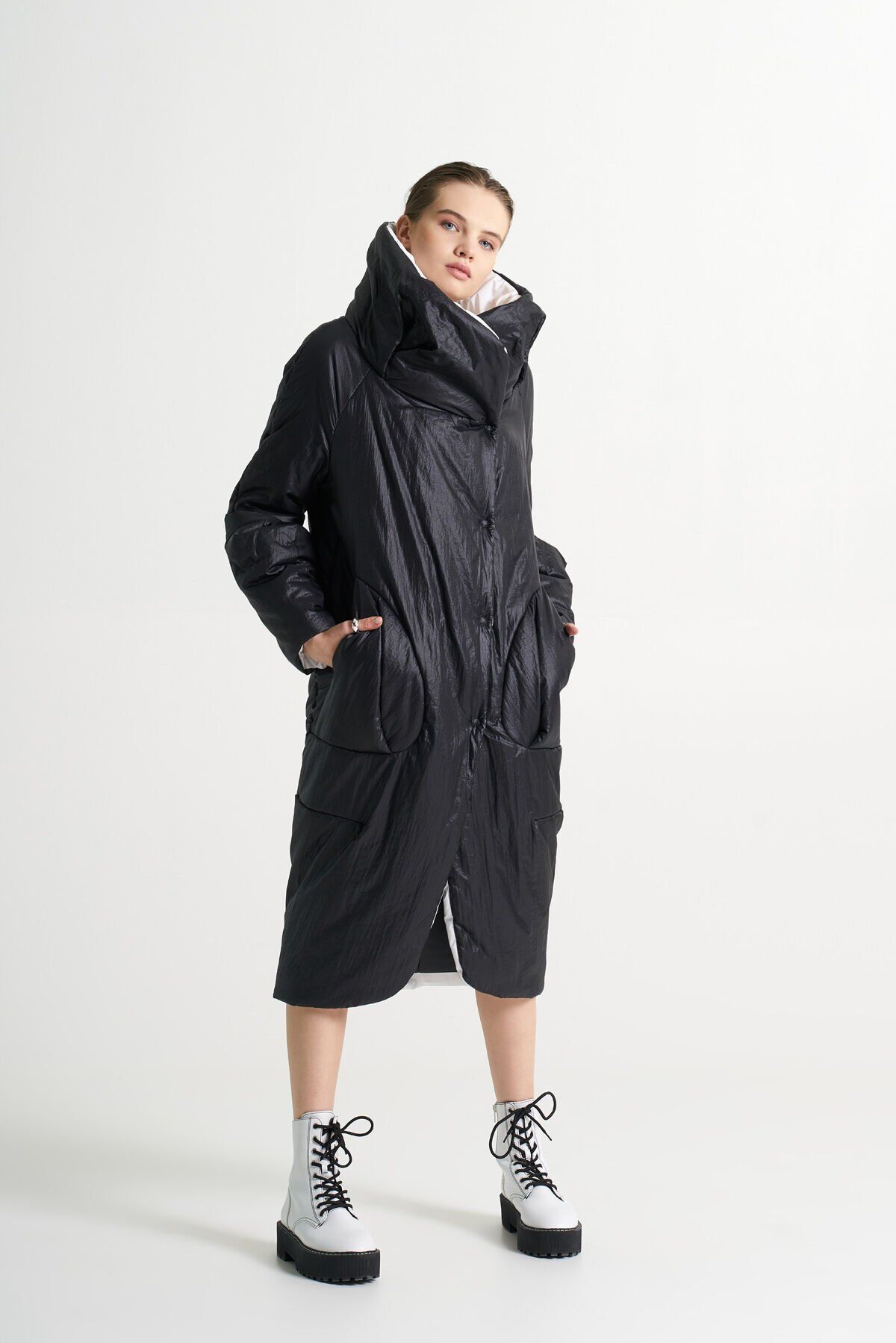 BiBi 2278 İçi Beyaz Yüksek Hakim Yakalı Uzun Siyah Mont