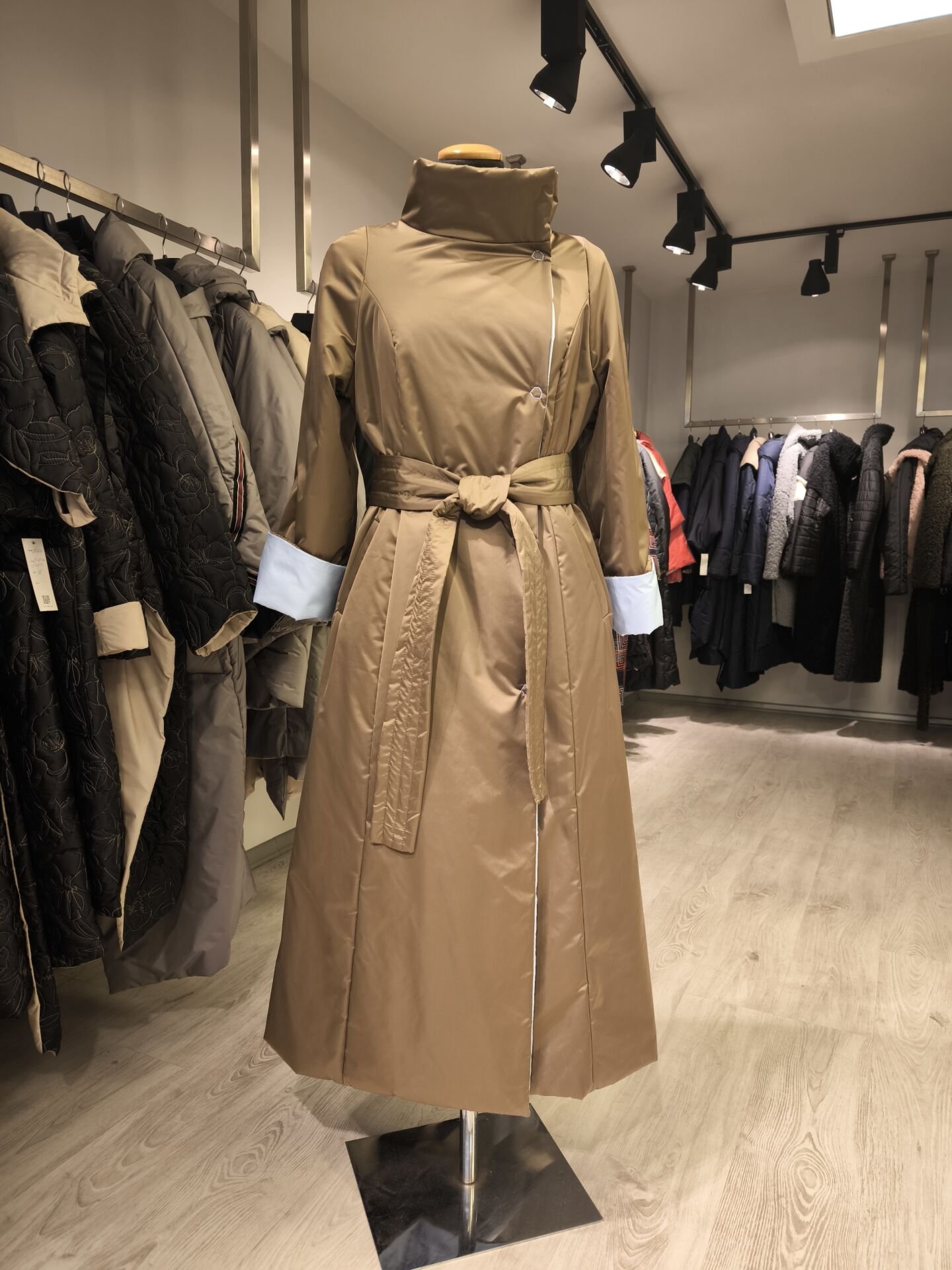 BiBi 2614 ÇİFT TARAFLI DİK HAKİM YAKALI KADIN MANTO MONT (Cappucino-Mavi)